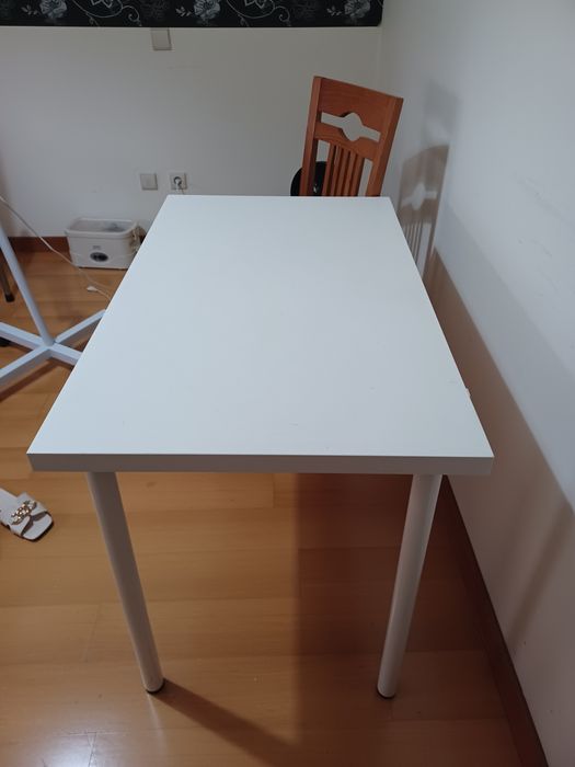 Mesa para escritório ou para fazer manicure