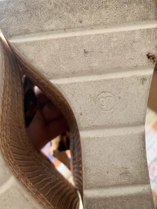 Sandálias padrão tigresa 37 “Saltar” salto de cunha e fivela