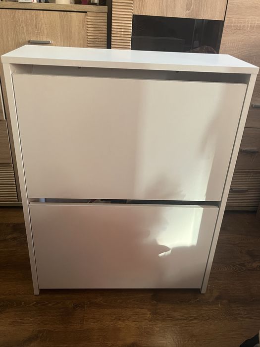 Biała szafka na buty