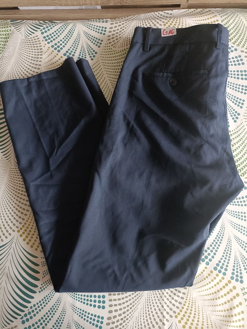 Granatowe klasyczne spodnie garniturowe rozmiar L . 70% wełna