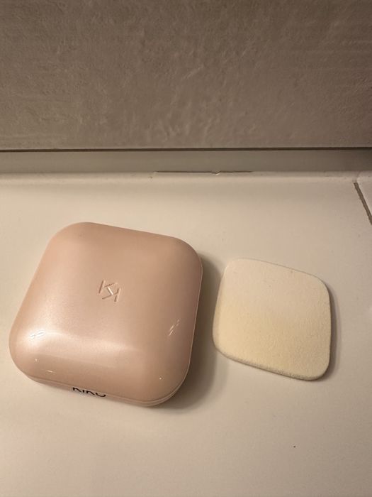 Puder w kamieniu Kiko