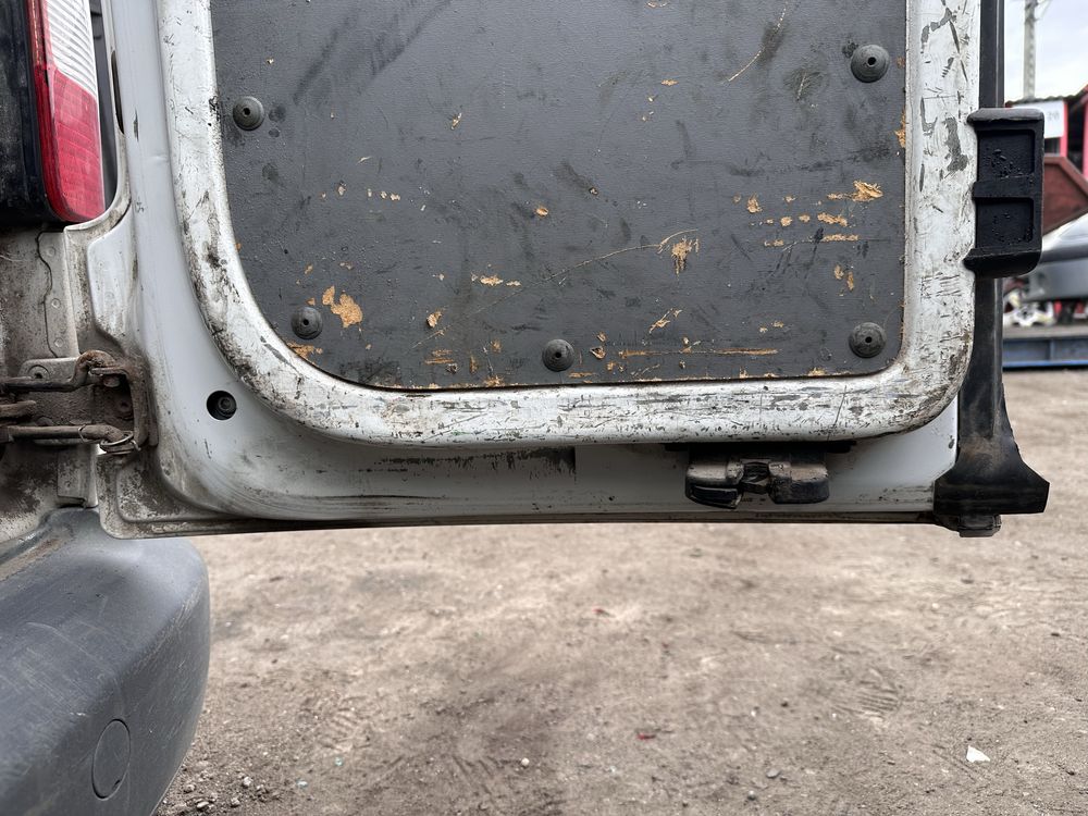 Drzwi tył skrzydło prawe lewe szyba Caddy III 3