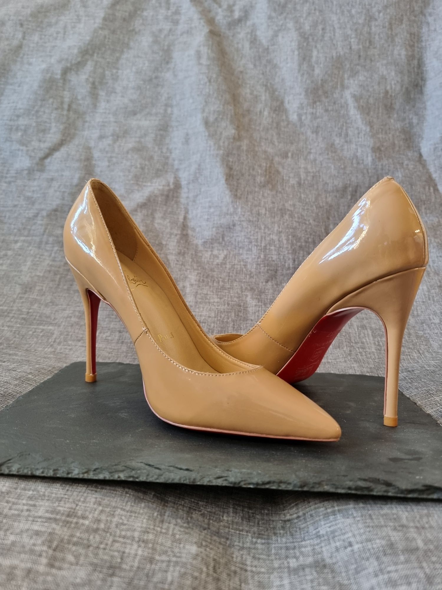 Christian Louboutin beżowe szpilki obcas orginalne