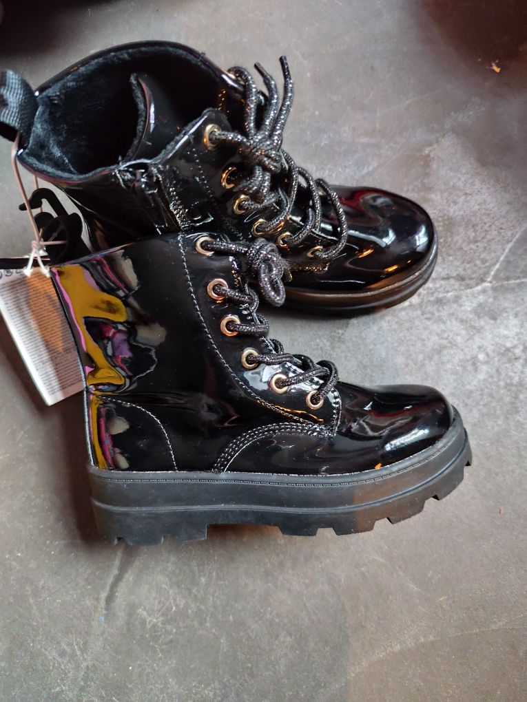 Nowe lakierowane botki H&M