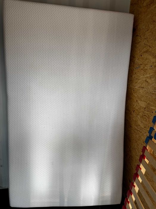 Stelaż + materac 120X200 cm - idealny stan! Gotowe do spania!