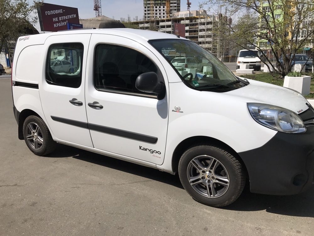 Продам авто Renault Kangoo 2015