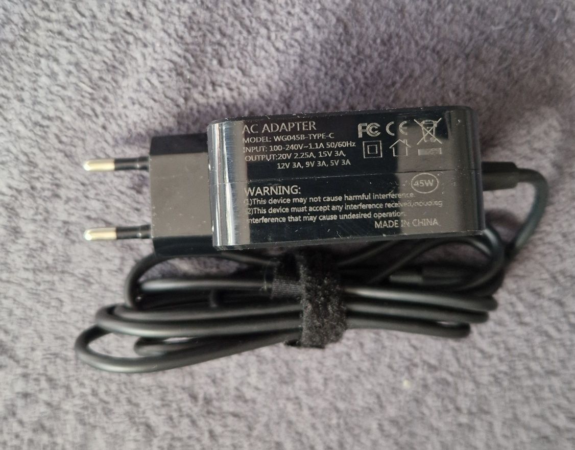 Uniwersalny zasilacz ładowarka 45W do laptopów z wejściem USB-C Type-C