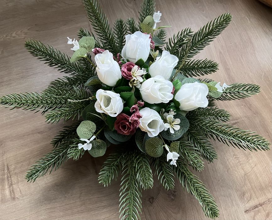 Wiazanka ze sztucznych kwiatów