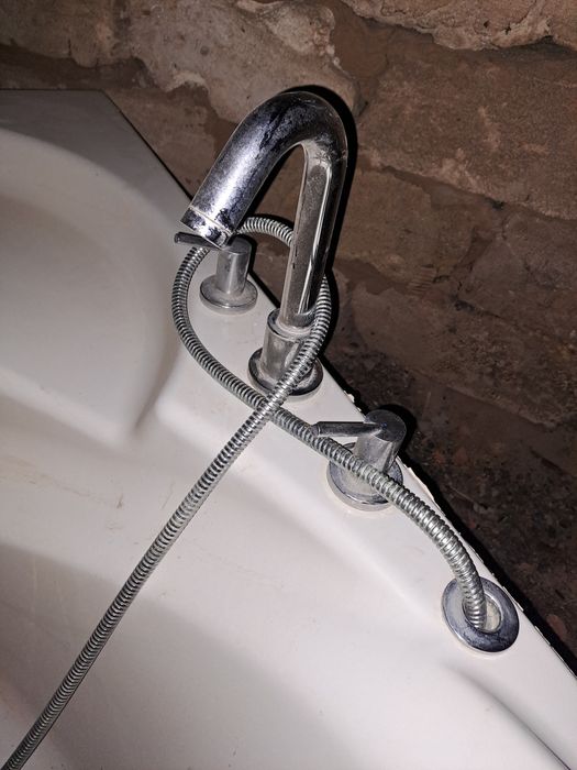 Кутова ванна Devit зі змішувачем Hansgrohe