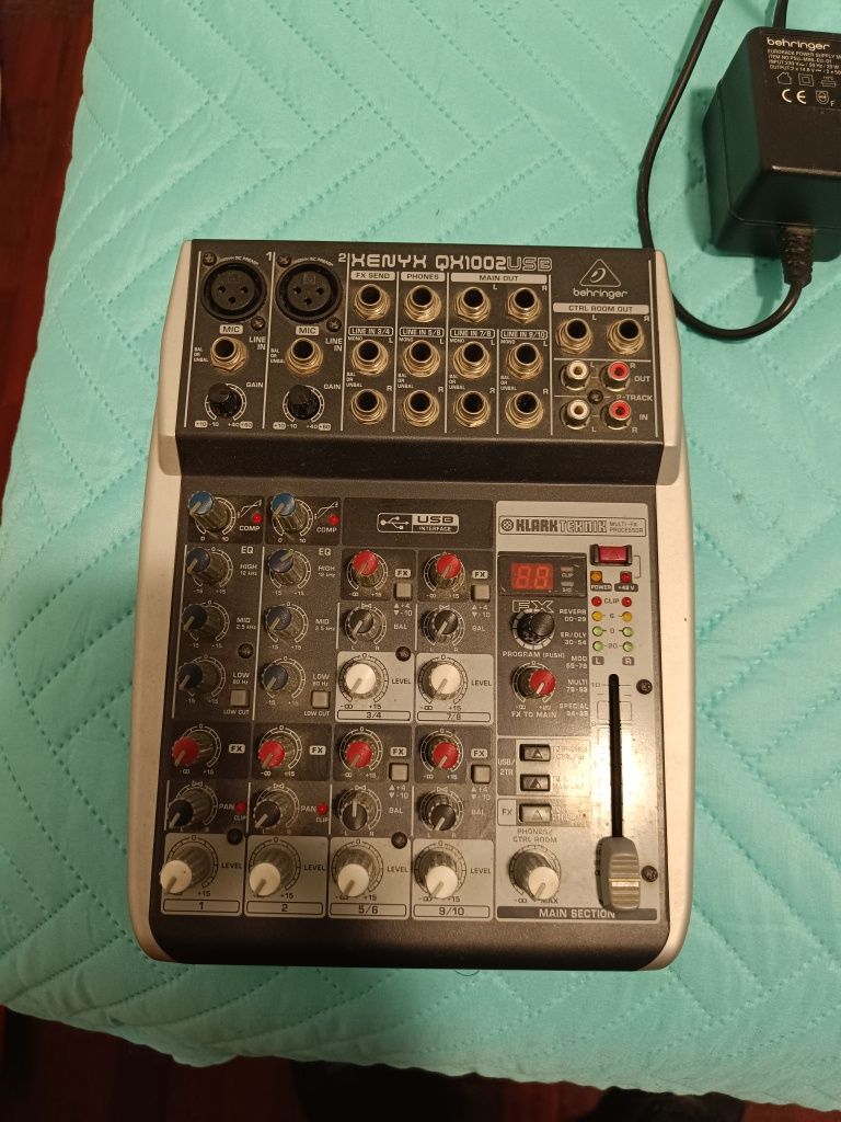 Mesa de som Behringer xenyx 1002