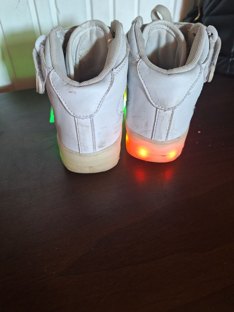 Buty świecące sneakersy na rzep rozmiar  30