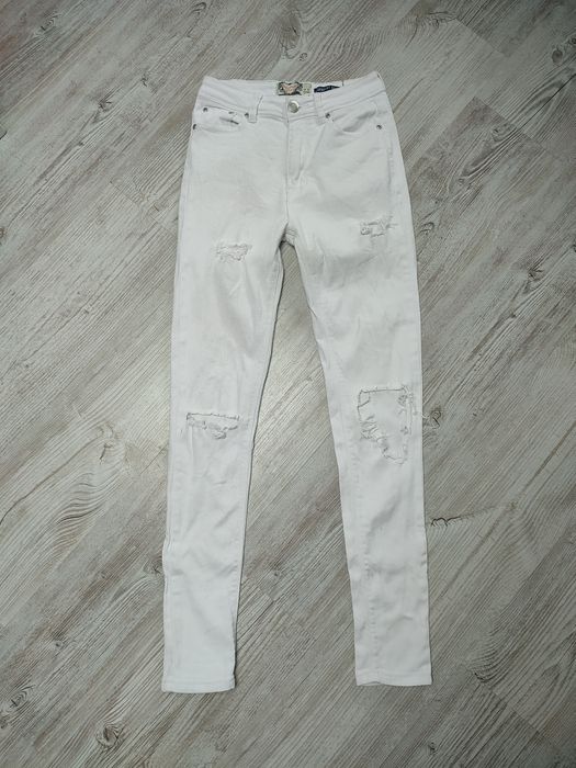 Boohoo 36 S spodnie damskie rurki skinny biale jeansy dżinsowe dziury