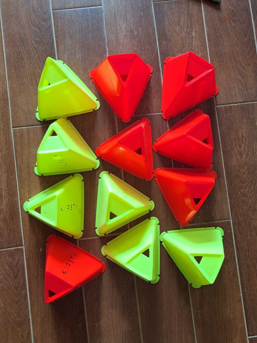 Pachołki do sportów zespołowych Essential 15cm x 12 sztuk