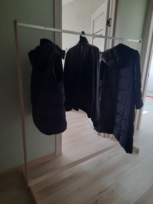 стійка вішалка для одягу