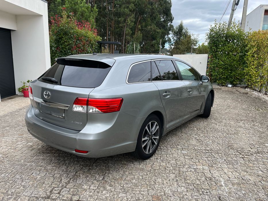 Toyota Avensis 2.0 D4D SW 2013 | Carrinha Familiar Fiável e Económica