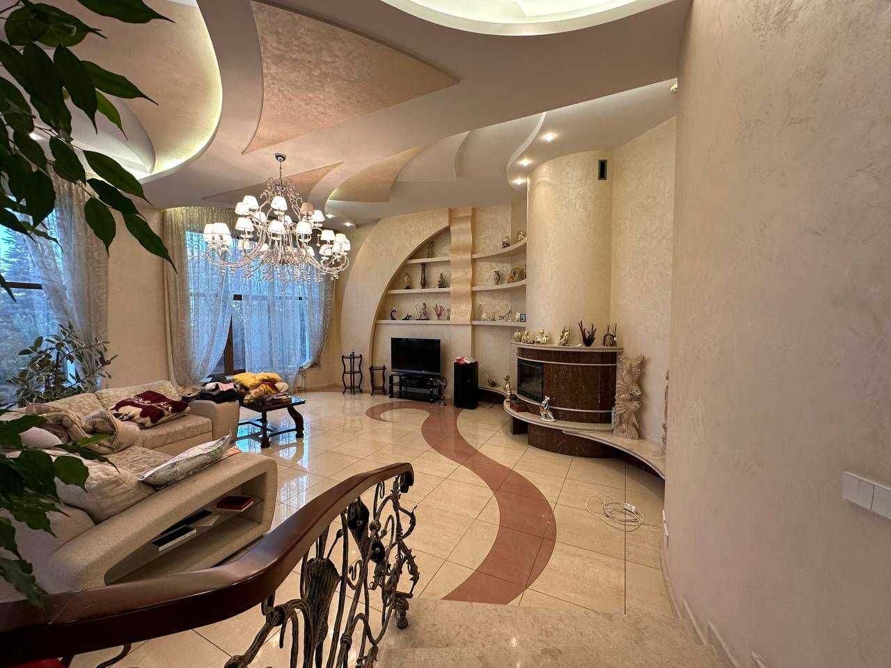 Предлагается к продаже шикарный Особняк в Совиньоне, участок 15 соток!