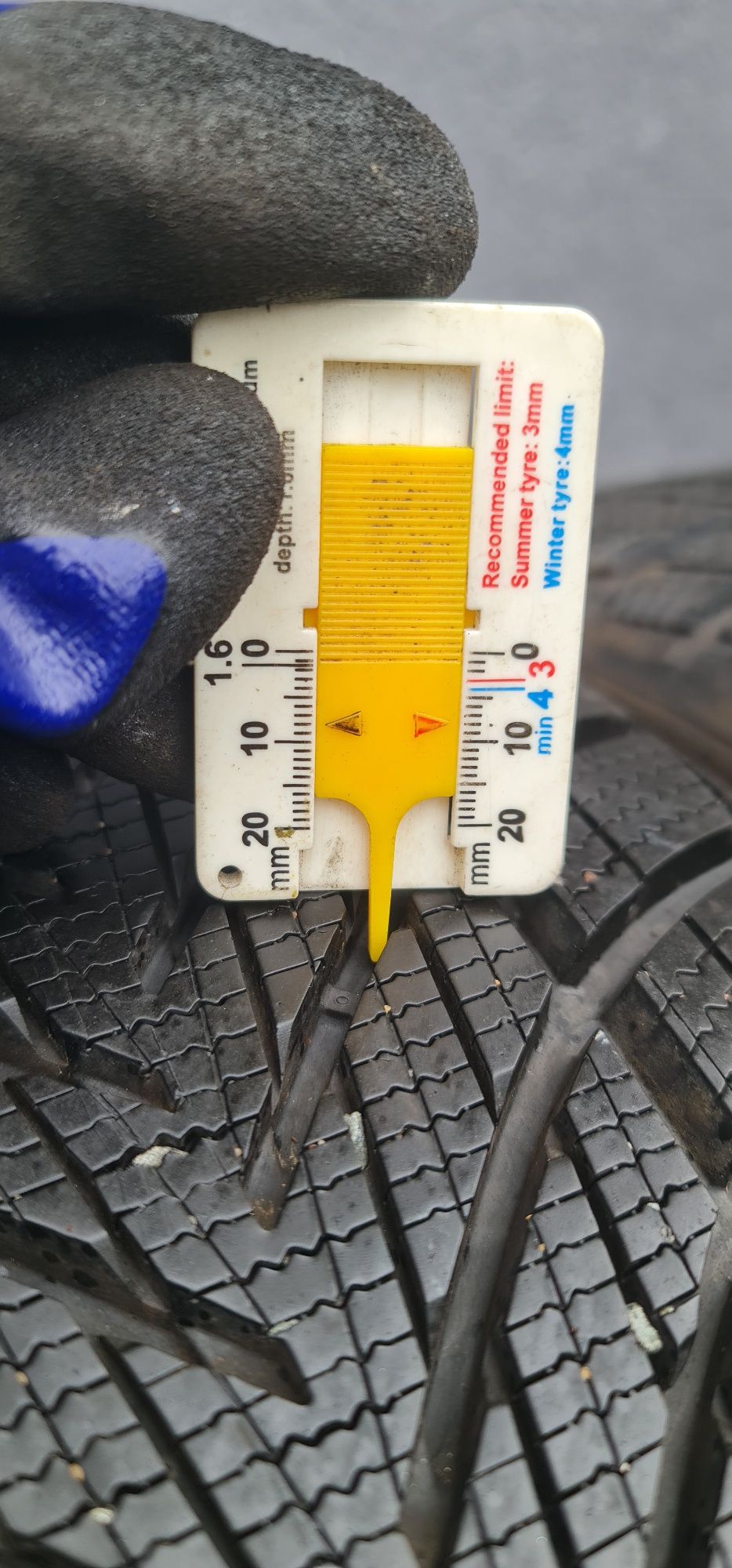 225/40/18 Goodyear