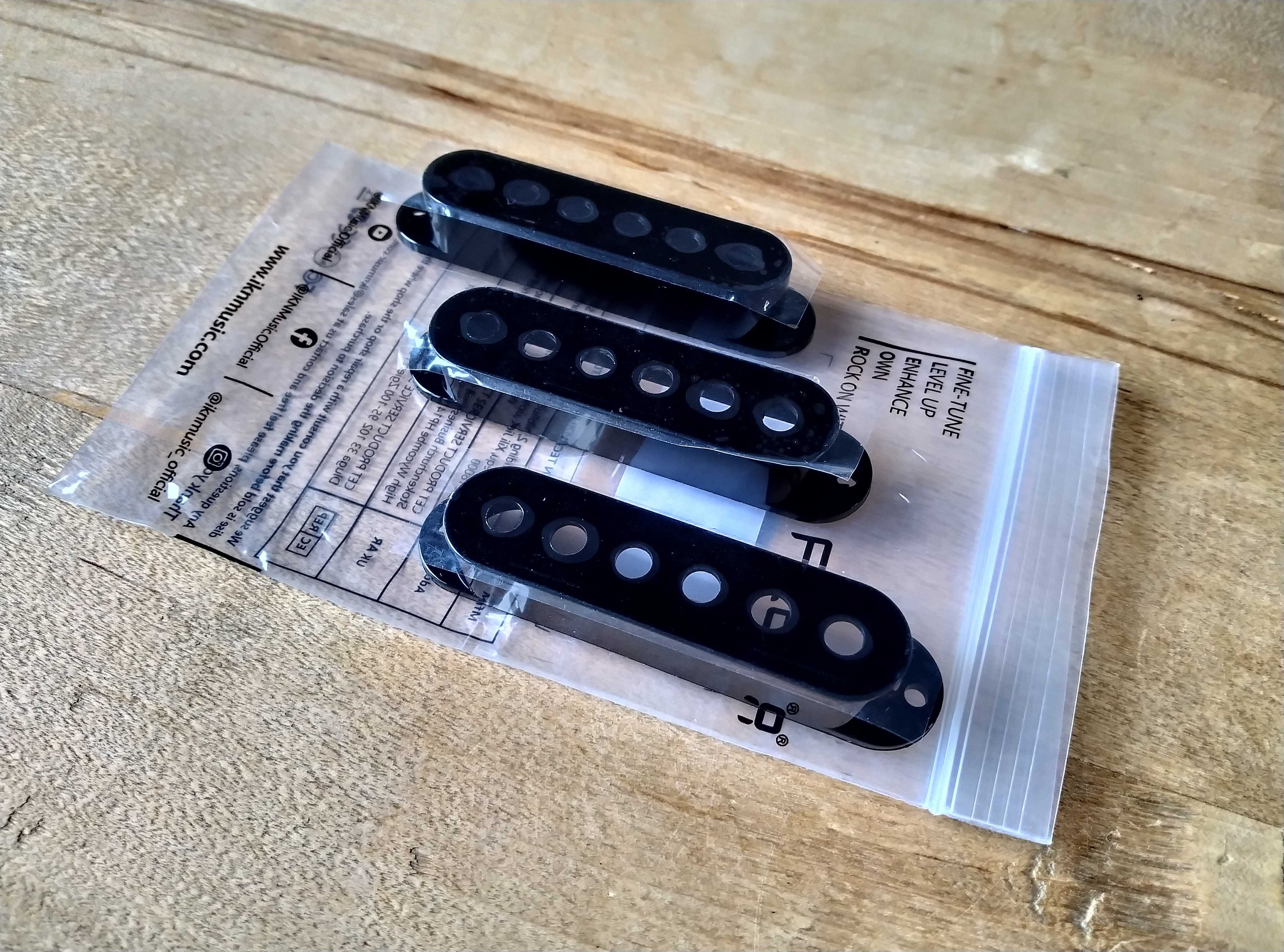 Zestaw elementów do gitary Stratocaster (czarny)