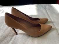 Scarpin Schutz de pele