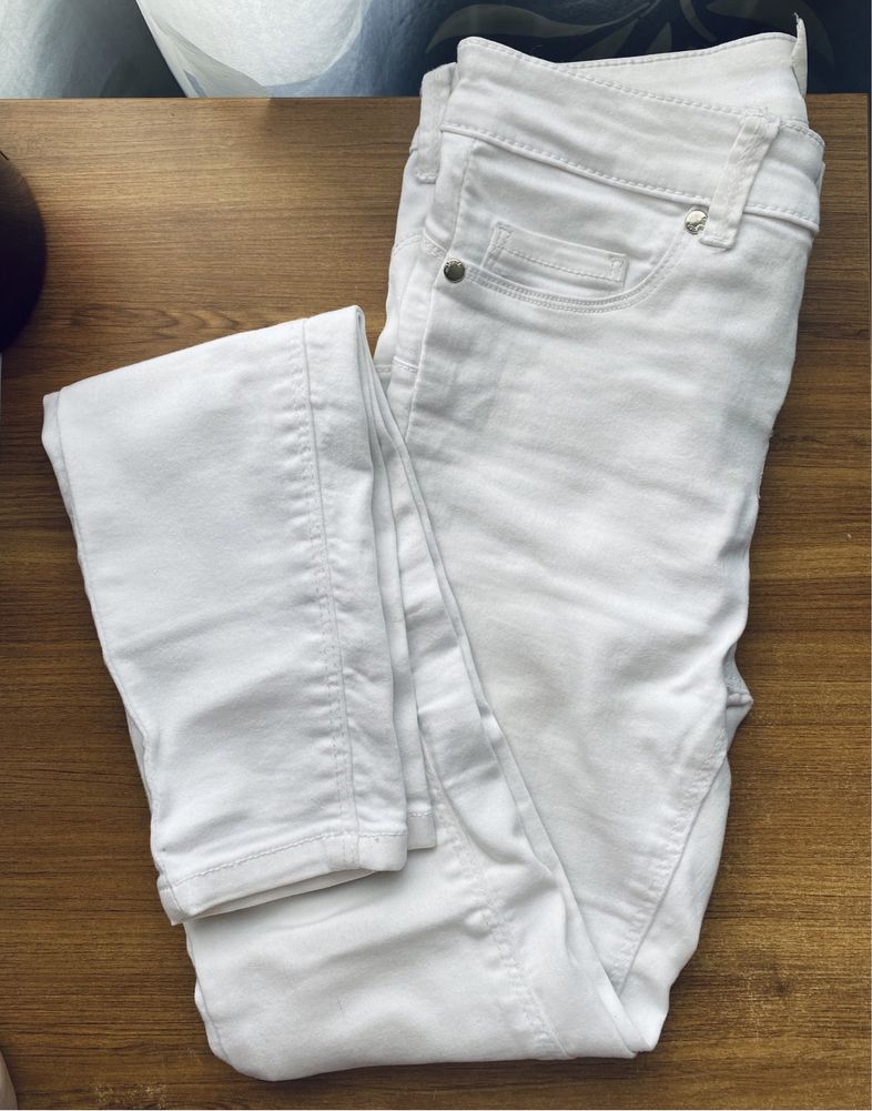 Białe jeansy NEW YORKER