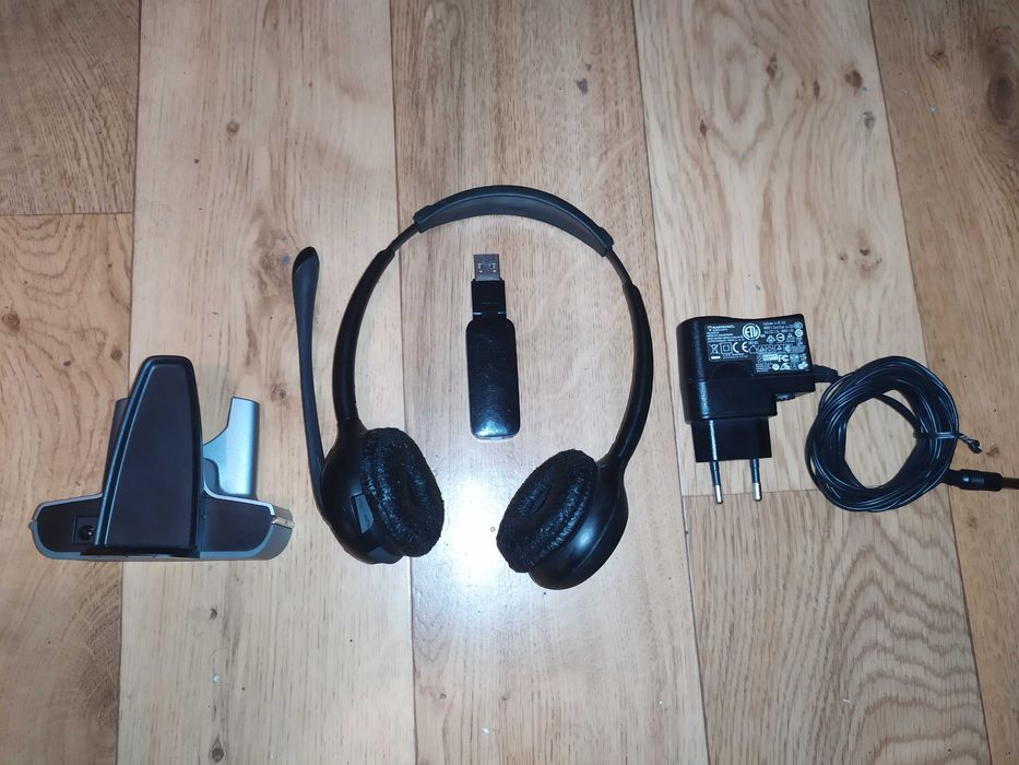 Słuchawki bezprzewodowe PLANTRONICS + adapter + ładowarka