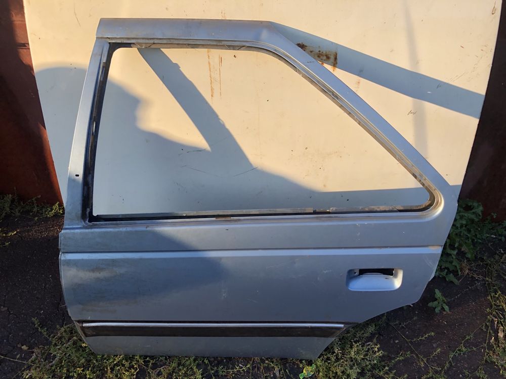 Дверка peugeot 405