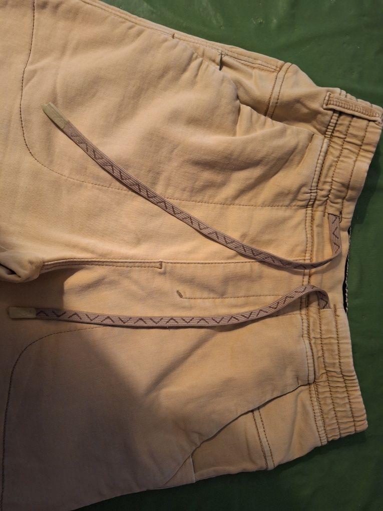 Calcas beges pull&bear