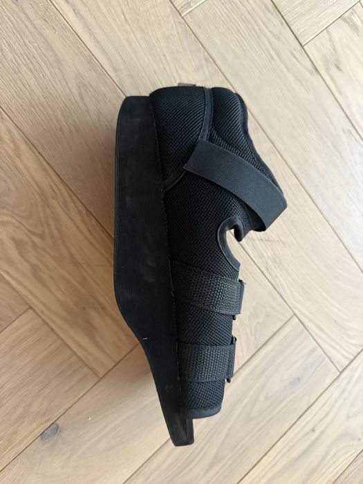 But haluksowy pooperacyjny odciążający przodostopie r. 40-42