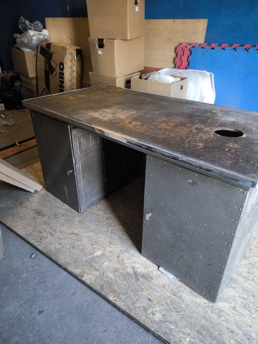 Продам стіл слюсарний