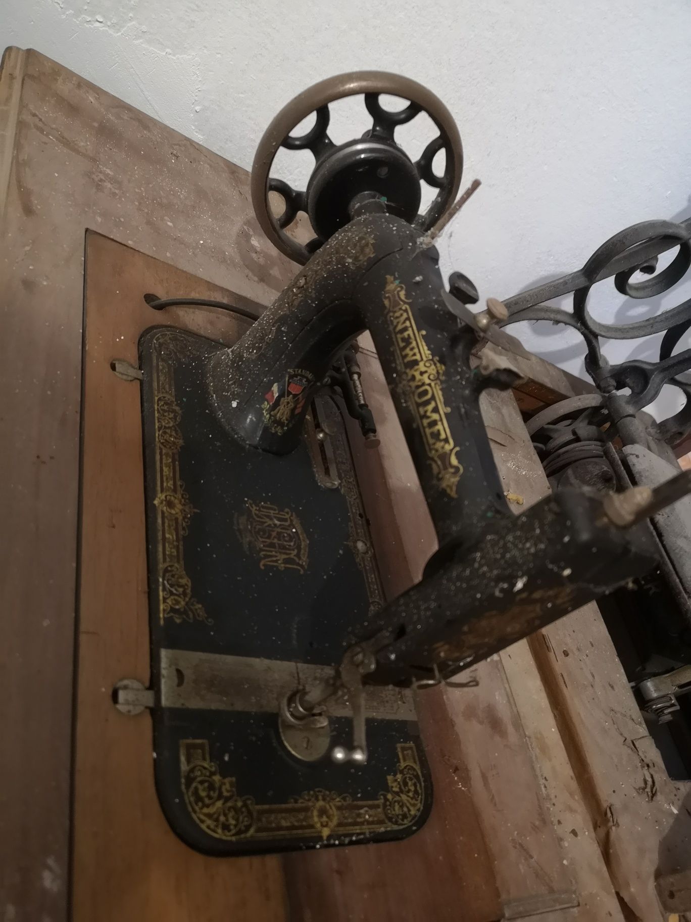 Máquinas costura antigas para restauro
