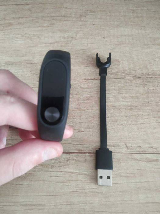 Продам неработающий фитнес браслет Xiaomi Mi Band 2 Black с зарядкой.