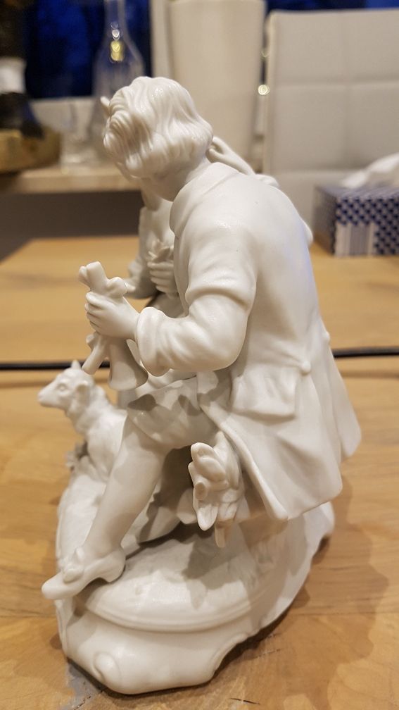 Unter weiss bach, figurka porcelanowa, porcelana, para z owca, 8320