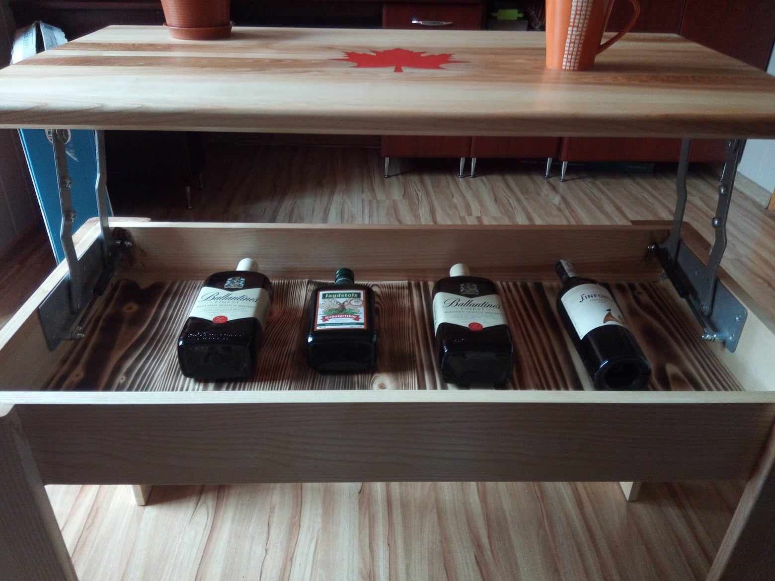 Stolik kawowy, liść klonu z żywicy epoksydowej, schowek pod stolikiem