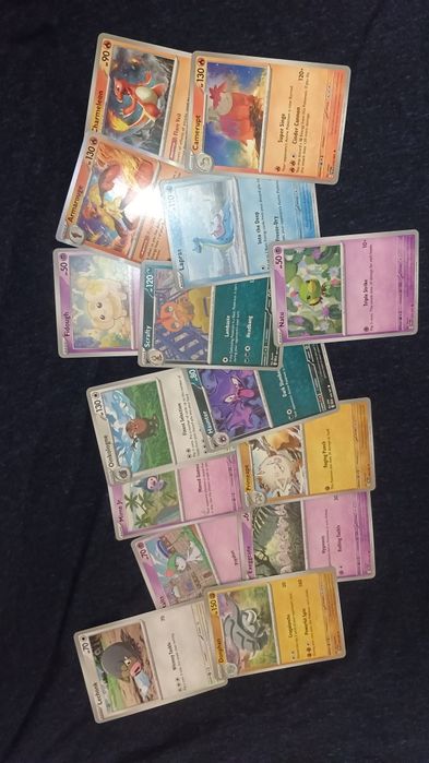 Оригінальні картки Pokémon з різних бустерів