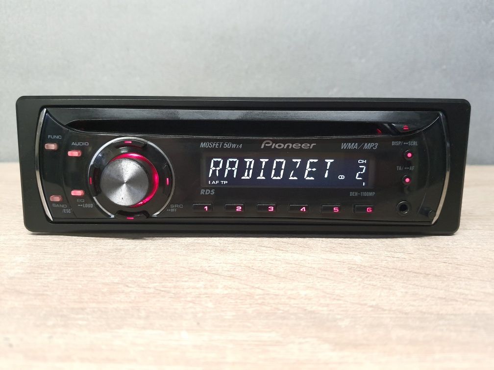 Radio samochodowe Pioneer z AUX, CD z Mp3 / RCA DEH-1100MP Zadbane