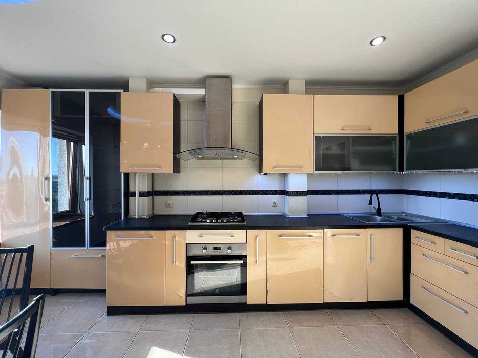 3 кімнатна квартира в центрі міста / Постанови та Програми