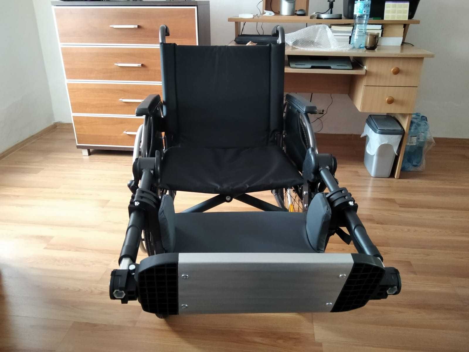 Wózek inwalidzki Vermeiren D200 + regulowany podnóżek