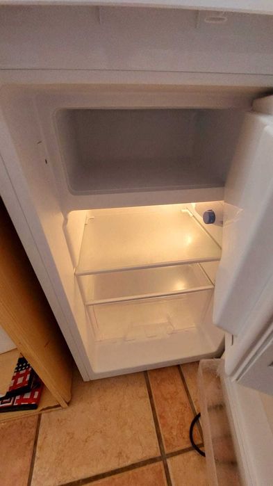 Mini Frigorífico Confortec com congelador, impecável, negociavel