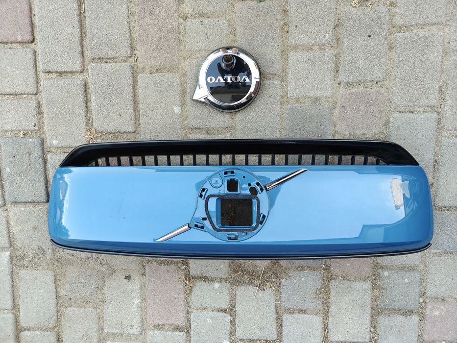 В наявності решітка переднього бампера Volvo C40 XC40 EX40 RECHARGE