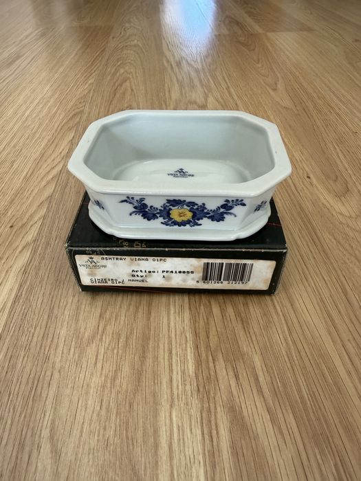 Cinzeiro Vista Alegre em porcelana,