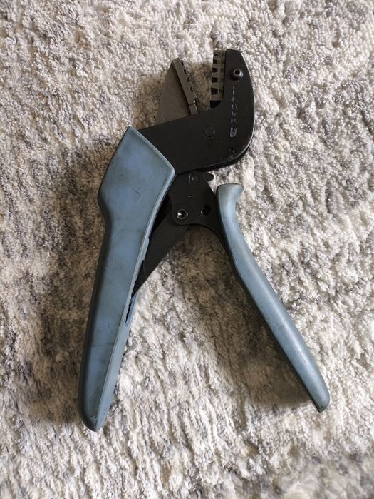 Alicate  de cravar ponteiras Facom