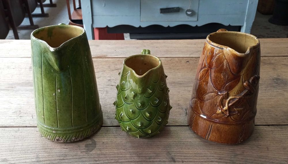 Antigos jarros olaria de Barcelos e faiança das Caldas da Rainha