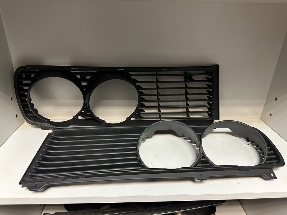 Grelhas dos faróis BMW E12