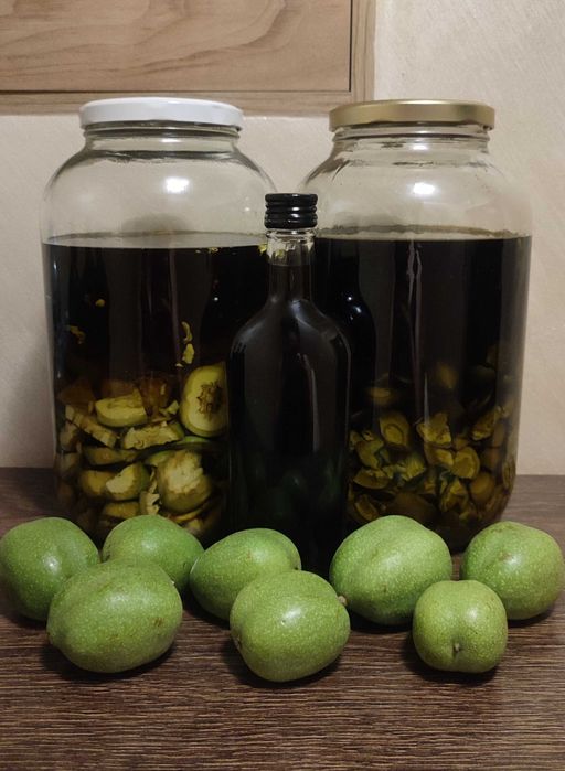 Orzechówka 1L z zielonych orzechów