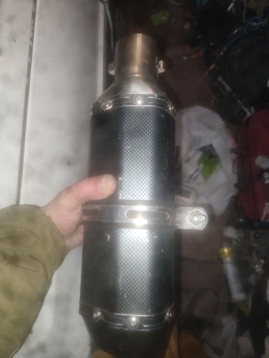 Продам карбоновый глушитель в отличном состоянии