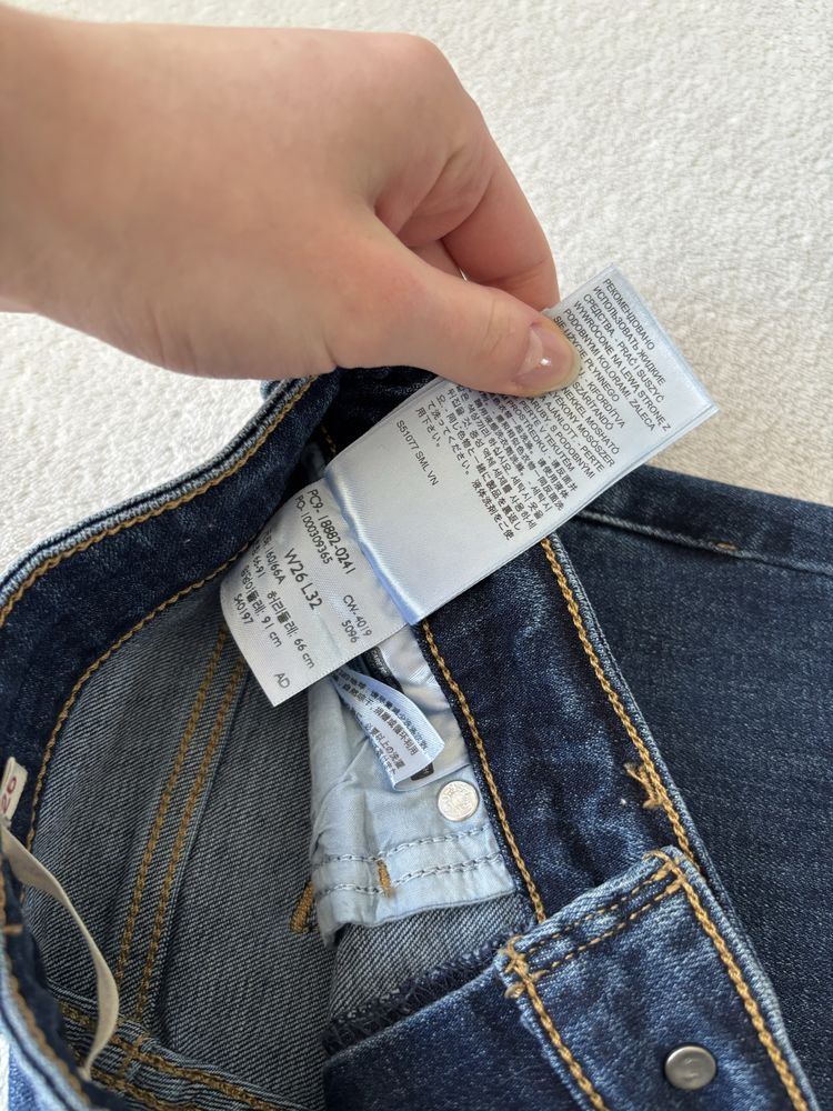 Granatowe spodnie z wysokim stanem 721 High Rise Skinny W26 L32 Levi’s