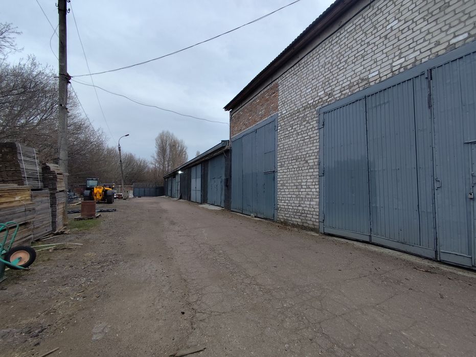 Продам приміщення 1000м2, територія 85 сот