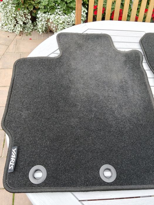 Sprzedam dywaniki samochodowe welurowe