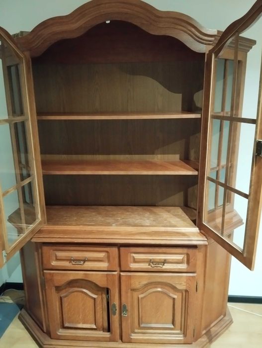 Dębowy kredens, witryna