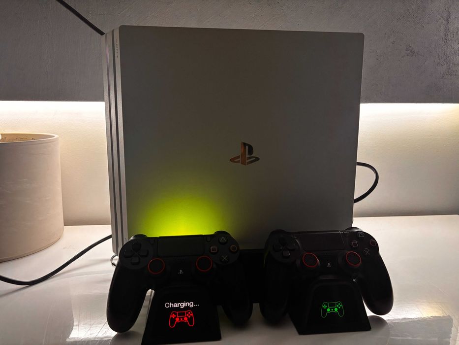 PS4 Pro + GTA V + Rainbow Six + 2 Pady + Dock – Super Okazja!